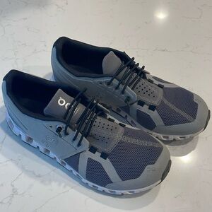 On Cloud 5 gray shoe size 6.5